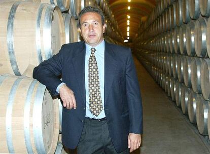 Miguel Ángel Carrascal, presidente del grupo Protos, en las bodegas de la firma.