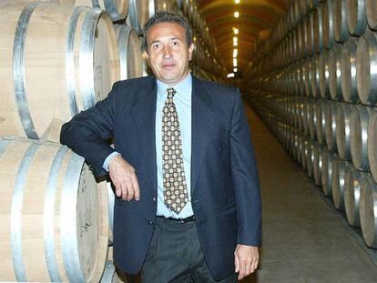 Miguel Ángel Carrascal, presidente del grupo Protos, en las bodegas de la firma.