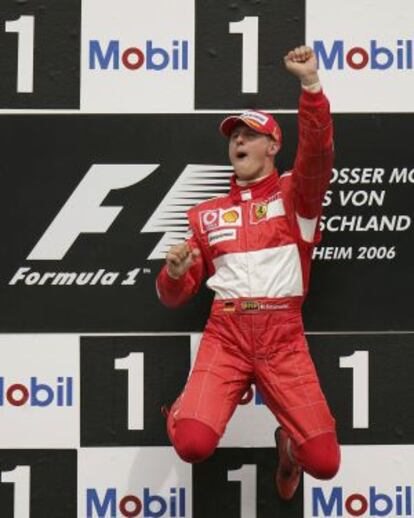 Schumacher celebra uno de sus victorias con Ferrari en 2006