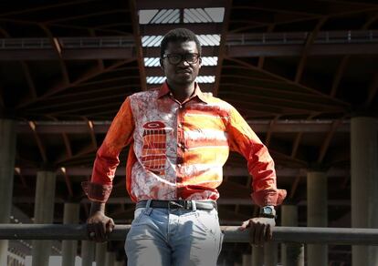 El senegalés Cheikh Ndiaye en la estación de Atocha de Madrid.