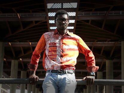 El senegalés Cheikh Ndiaye en la estación de Atocha de Madrid.