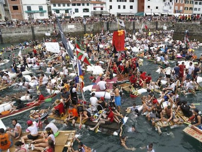 Participantes de la actividad "Abordaje" en la Semana Grande de San Sebastián.