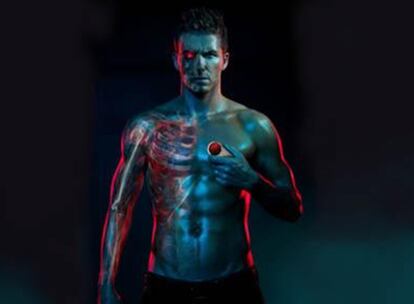 David Beckham en el anuncio del nuevo móvil Aura de Motorola.
