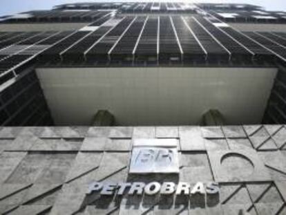 Petrobras realizó cuatro emisiones de bonos, tres en euros con vencimientos de cuatro, siete y once años, con las que sumó 3.050 millones de euros (4.160 millones de dólares). EFE/Archivo