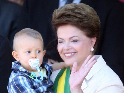 Dilma Rousseff con su nieto Gabriel el día de la fiesta de la Independencia de Brasil.