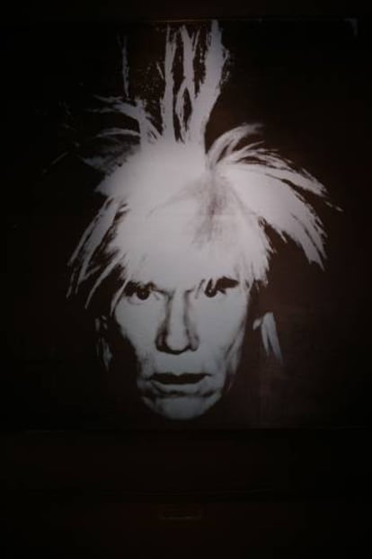 Autorretrato de Warhol, que se ewxhibe en Barcelona.