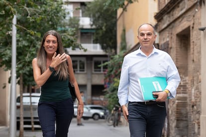 Jordi Turull y Míriam Nogueras, a su llegada a una reunión del partido tras las elecciones del 23-J.