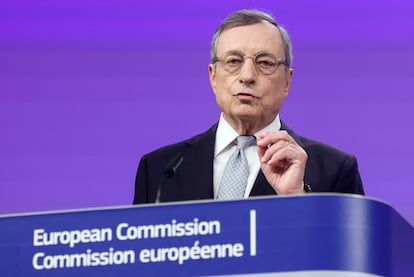 El expresidente del Banco Central Europeo, Mario Draghi, durante la rueda de prensa, este lunes. 