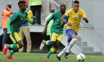 Neymar, bem marcado em Brasil x África do Sul.