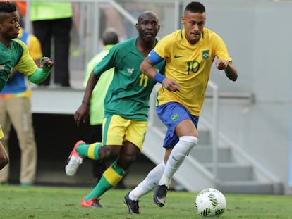 Neymar, bem marcado em Brasil x África do Sul.