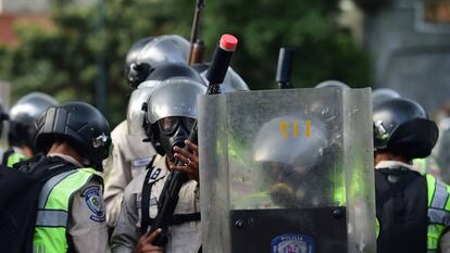 Membros da Guarda Bolivariana durante uma manifestação contra o regime de Maduro.