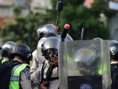 Miembros de la Guardia Bolivariana durante una manifestaci&oacute;n contra el r&eacute;gimen de Maduro.