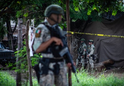 Members of the Mexican Army and the National Guard protect a building in Culiacán, on September 7, 2024.