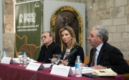 (De izq. a dcha.) Carlos Lopez Hernández, obispo de Salamanca, Alicia García Rodríguez, consejera de Cultura y Turismo de Castilla y León, y Gonzalo Jiménez Sánchez, secretario general de la Fundación Las Edades del Hombre.