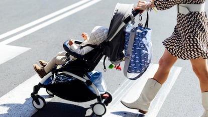 Bolsas con compartimentos y correas multiposición para transportar todos los accesorios de tu bebé de manera cómoda y organizada.