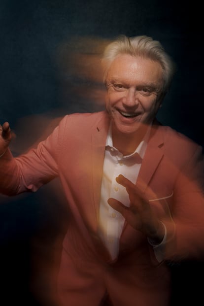 Desde la disolución de Talking Heads en 1991, Byrne ha sacado ocho álbumes en solitario y en colaboración con músicos como Brian Eno y St. Vincent.