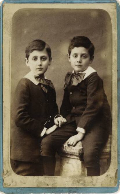 Marcel y Robert Proust, de ni&ntilde;oos, hacia 1882. Vendida por 7.500 euros.