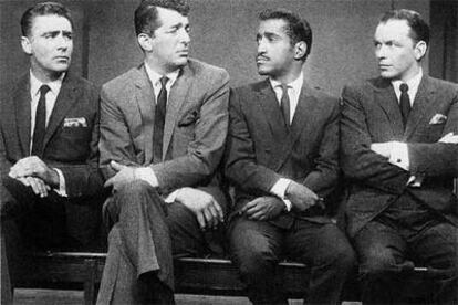 Peter Lawford, Dean Martin, Sammy Davis, Jr. y Frank Sinatra, en <i>La cuadrilla de los 11.</i>