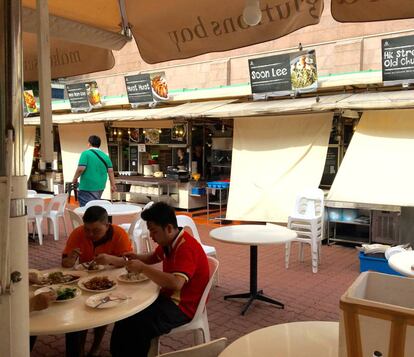 UN HAWKER DE SINGAPUR / CAPEL