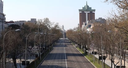 La ciudad de Madrid, prácticamente vacía por el cierre de tiendas y servicios de hostelería por el coronavirus.