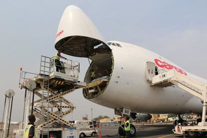 Un Boeing 747 fletado por el Programa Mundial de Alimentos descargando 1.800 toneladas de cereales en Bangui, capital de la República Centroafricana el pasado febrero.