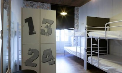 Habitación con literas en el hostal Room 007 Chueca, en el centro de Madrid.