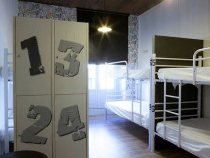 Habitación con literas en el hostal Room 007 Chueca, en el centro de Madrid.