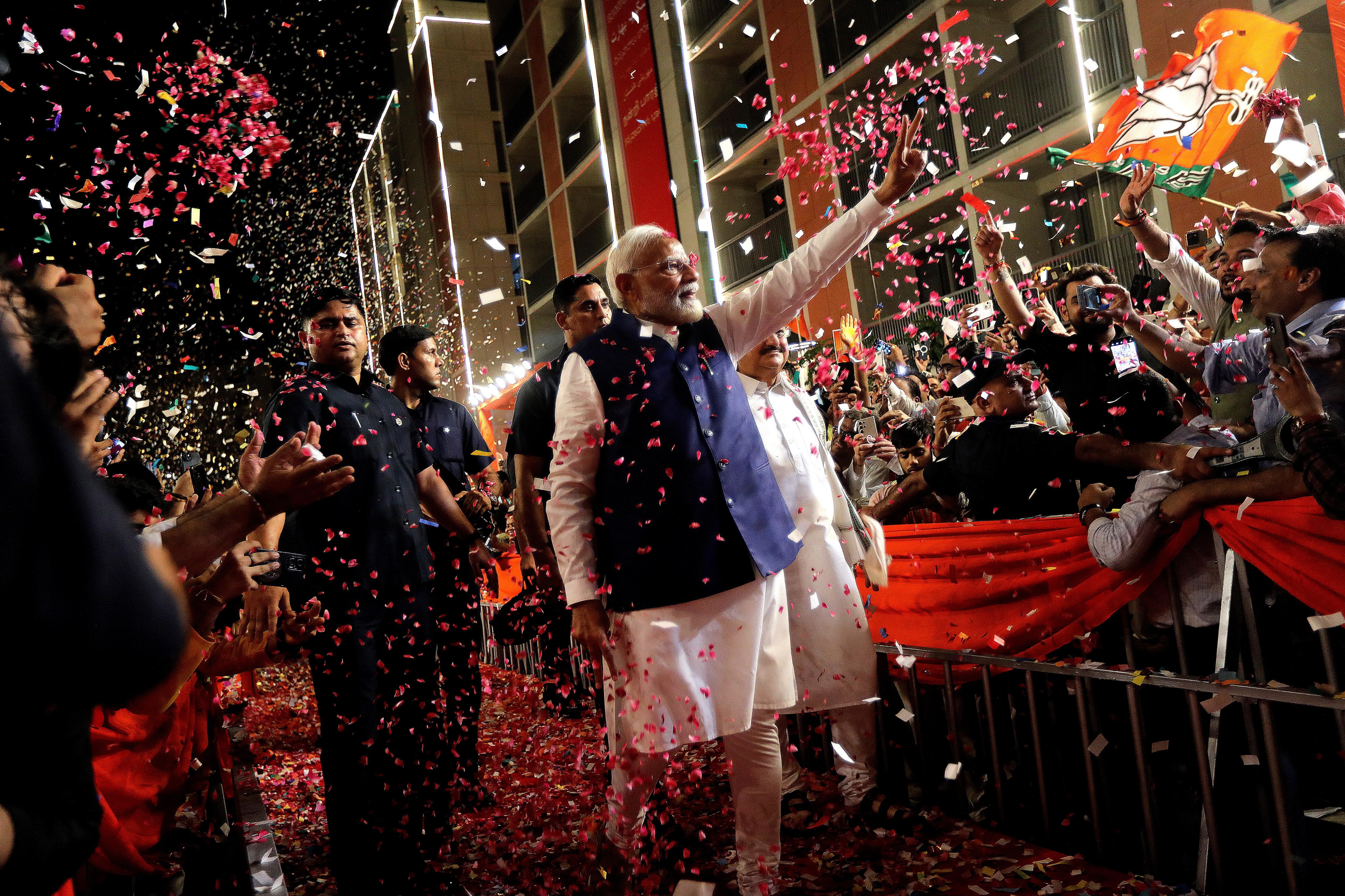 Narendra Modi llega a la sede de Partido Popular Indio, este martes en Nueva Delhi.