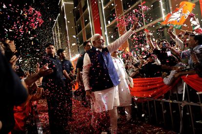 Narendra Modi llega a la sede de Partido Popular Indio, este martes en Nueva Delhi.
