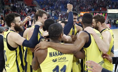 Los jugadores del Fenerbahçe celebran el pase a la Final Four.