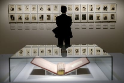 A visitor observes the drawings in the Goya exhibition ‘A Place of Memory’ that closes the program to commemorate the 200th anniversary of the museum.