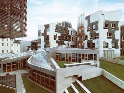 Vista del conjunto del Parlamento de Escocia, realizado por el estudio barcelonés EMBT.