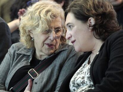 Las alcaldesas de Madrid y Barcelona, Manuela Carmena y Ada Colau, en un momento de las jornadas.