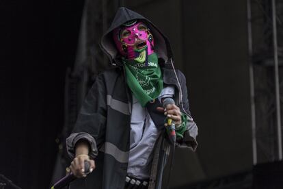 El grupo de punk ruso Pussy Riot llevó al festival un mensaje de reivindicación feminista. Durante el concierto, la cantante lució un pañuelo verde en apoyo a la petición de aborto legal en México.