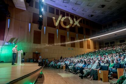 El fundador de Vox, José Antonio Ortega Lara, durante el mitin celebrado este sábado en el Palacio Municipal de Congresos, en la Feria de Madrid.