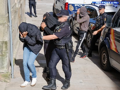 Detainees brought to court after being arrested for a 3,500 kilo cocaine haul seized in A Pobra do Caramiñal (A Coruña)