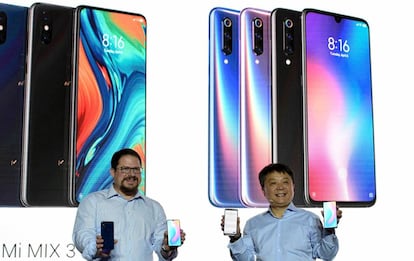 Cristiano Amon, presidente de Qualcom, y Wang Xiang, vicepresidente de Xiaomi, presentan el Mi9 y el Mi MIX 3 5Gen el MWC19.