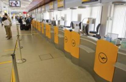 Mostradores de embarque en el aeropuerto de Tegel en Berlin, Alemania. EFE/Archivo