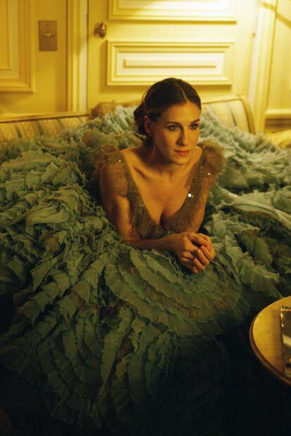 El vestido de Versace que lució Carrie Bradshaw en la última temporada de Sexo en Nueva York. 