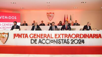 Junta de Accionistas del Sevilla en una imagen difundida por el club andaluz.