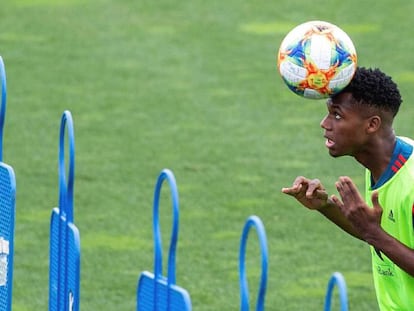 Fati, en un entrenament de la selecció sub-21.