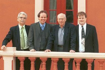 De izquierda a derecha José Montesinos, Jürgen Renn, John Stachel y Michel Janssen, organizadores del VII Congreso de Historia de la Relatividad General.