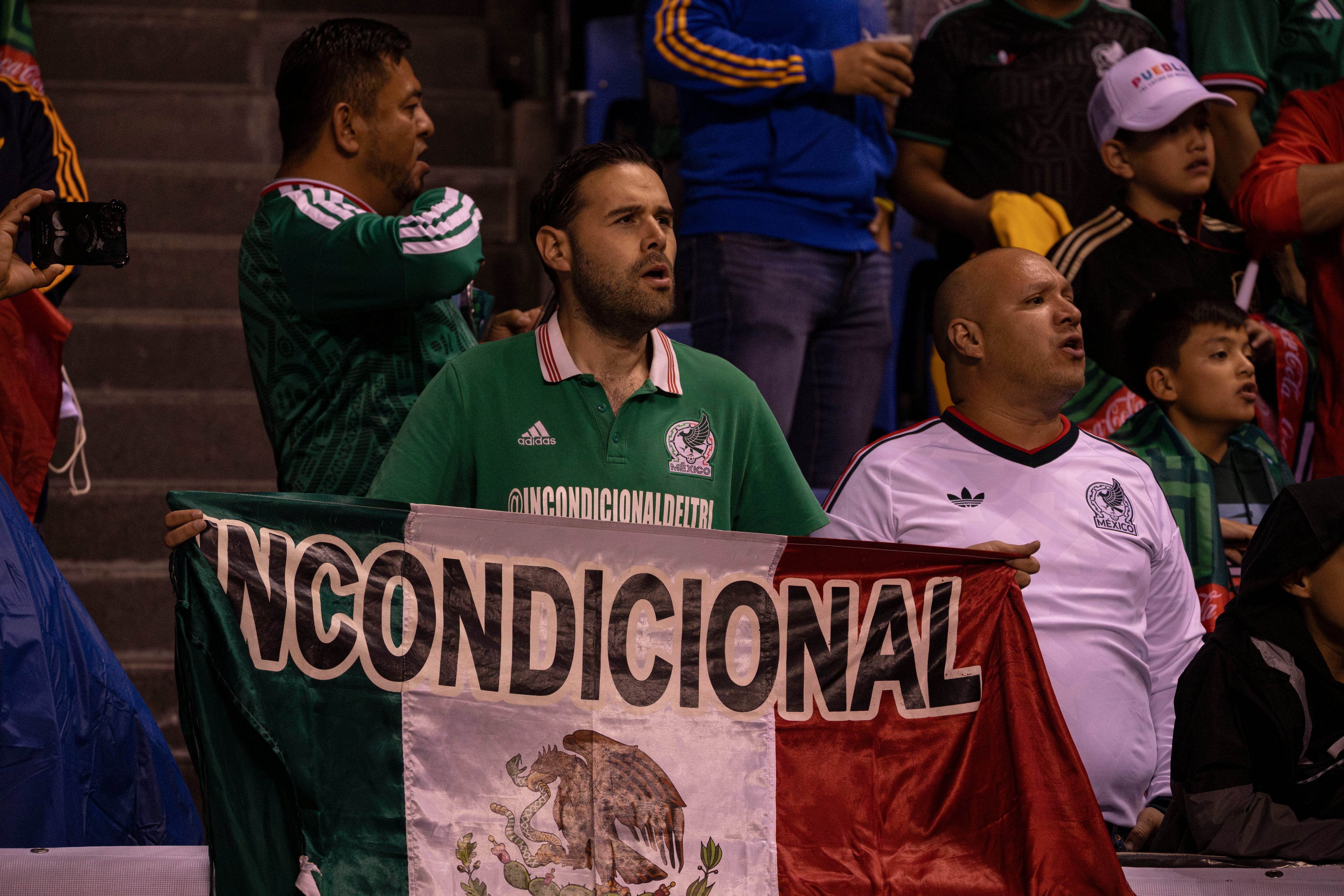 Aficionados en el juego amistoso de México contra Ghana, en el estadio Cuahutémoc, en Puebla, el 22 de mayo.