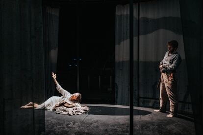 María Hervás (Yerma) y Joan Amargós (Juan), en un momento de la representación.
