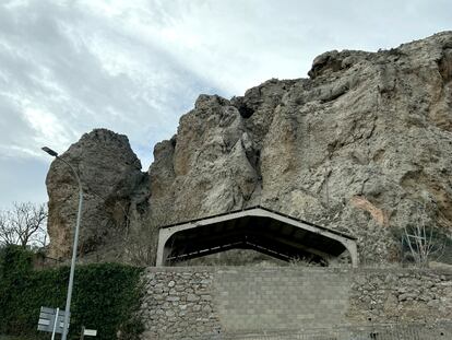 Una roca de 30 metros se agrieta  y amenaza a los vecinos de  Gerb  .  Foto: Ràdio Balaguer