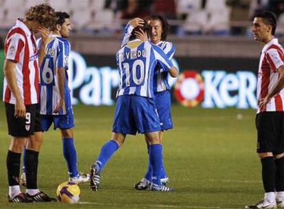 Verdú y Guardado festejan un gol del Deportivo.