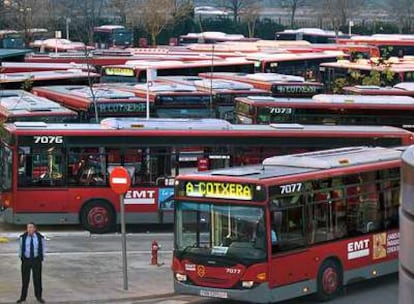 Autobuses de la EMT en las cocheras de San Isidro durante el paro de ayer.