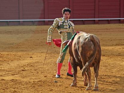 El torero Cayetano Rivera Ordóñez, en una corrida de toros de la Feria de Abril de Sevilla de 2019.