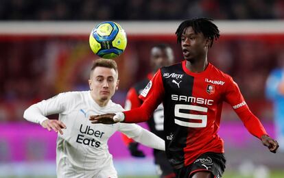 Eduardo Camavinga (derecha) junto a Valentin Rongier, durante el partido entre el Rennes y el Olympique de Marsella la temporada pasada.