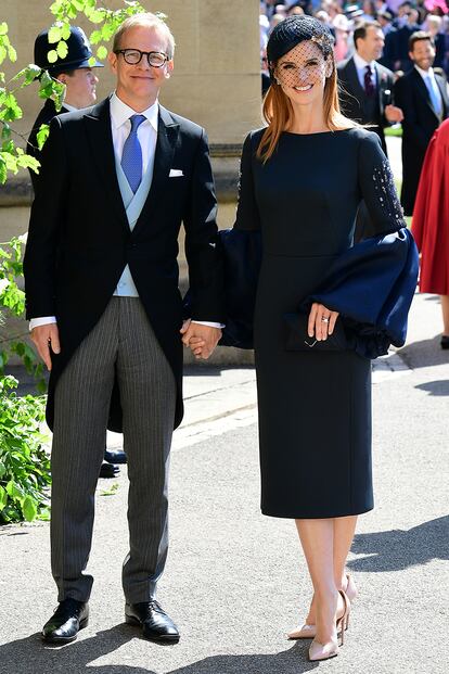 La actriz Sarah Rafferty apostó por la discrección del azul oscuro, igual que Victoria Beckham. Lanvin firma el diseño.